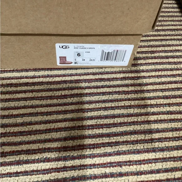 UGG kids classic boots brand new